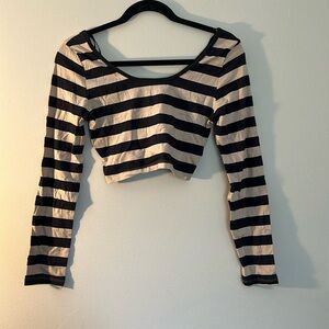 NWOT CROPPED TOP LONG SLEEVES, STRIPED SIZE S
